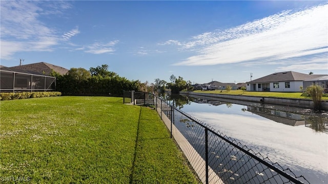 view of yard featuring a water view