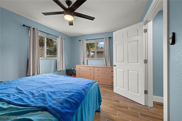 bedroom with ceiling fan