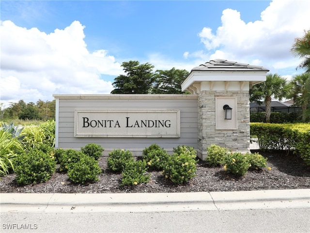 view of community / neighborhood sign