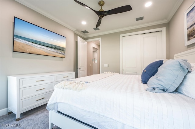 carpeted bedroom featuring ceiling fan, a closet, and crown molding