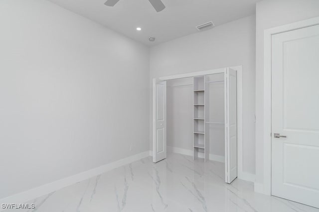 unfurnished bedroom featuring ceiling fan and a closet