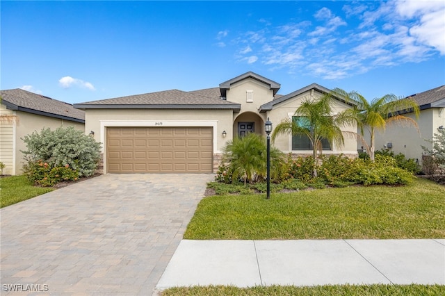 view of front of home featuring a garage and a front yard