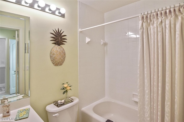 bathroom featuring toilet and shower / tub combo