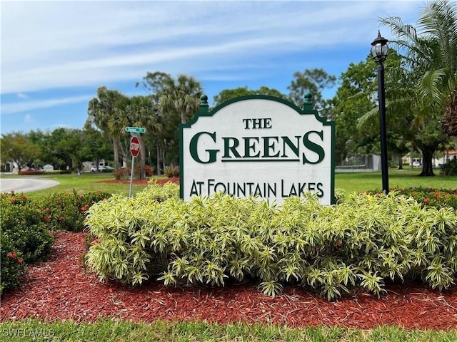 view of community / neighborhood sign