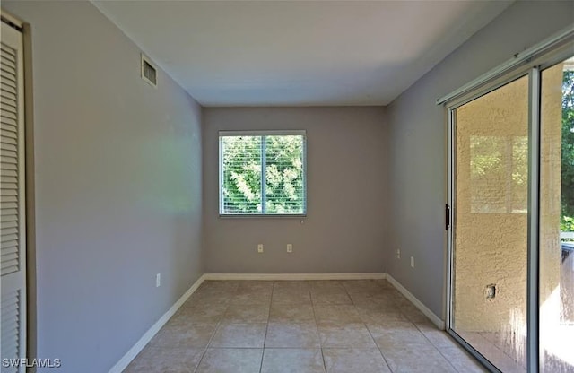 empty room featuring light tile patterned floors