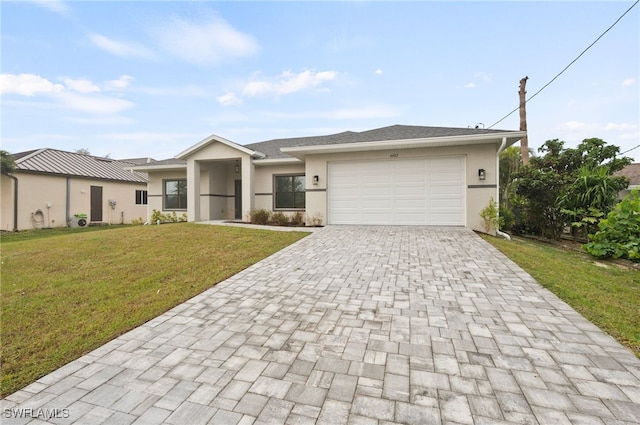 view of front of home featuring a front yard and a garage