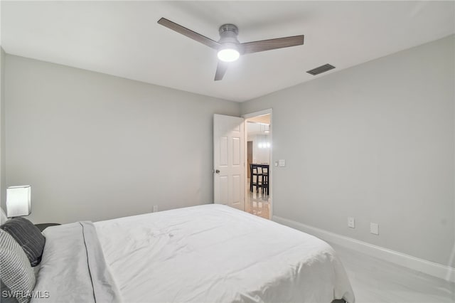 bedroom with ceiling fan