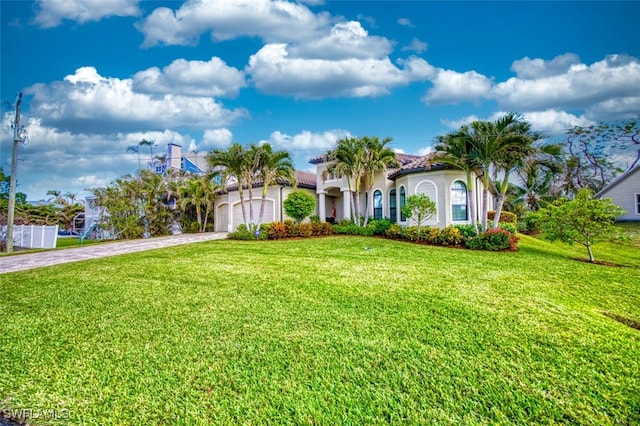 view of front facade featuring a front yard and a garage