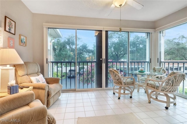 sunroom with ceiling fan