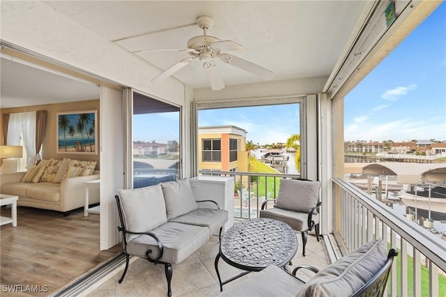 sunroom with ceiling fan