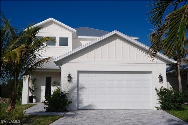 view of front facade with a garage