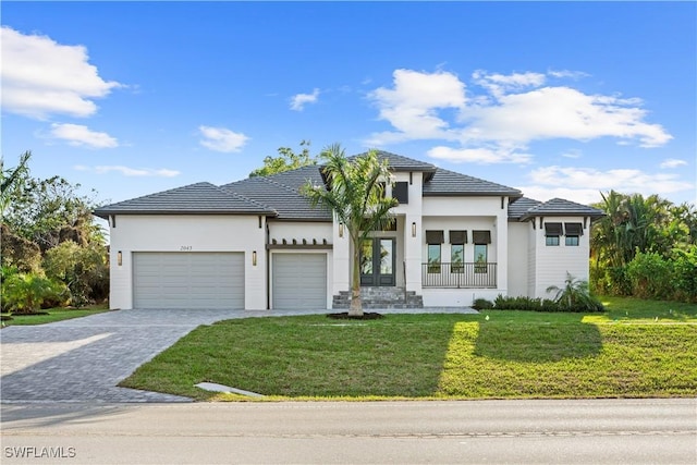 view of front facade featuring a garage and a front lawn