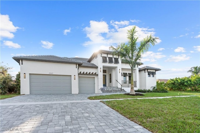 view of front of property featuring a front yard and a garage