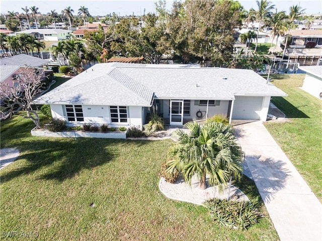 view of front of house featuring a front yard and a garage