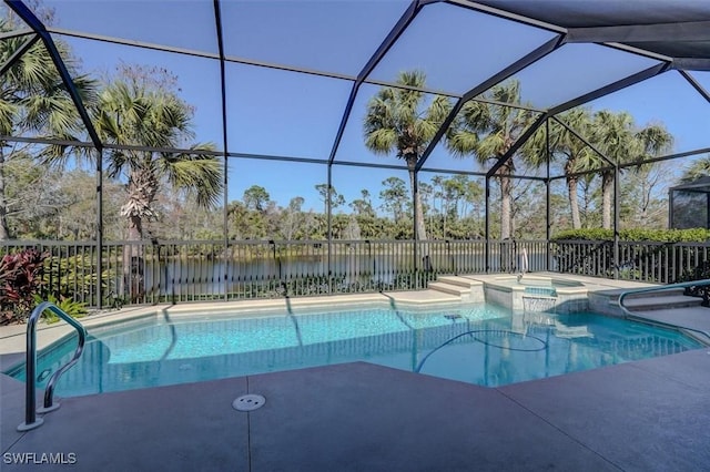 view of pool with an in ground hot tub, a water view, and a lanai