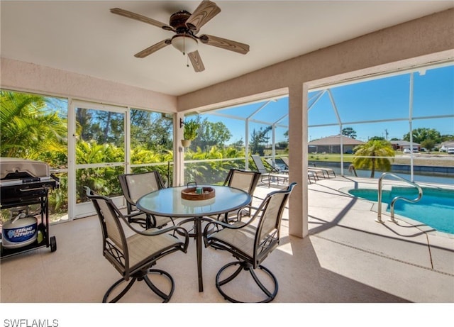 sunroom / solarium featuring ceiling fan