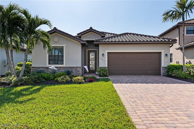 view of front of home featuring a garage and a front lawn