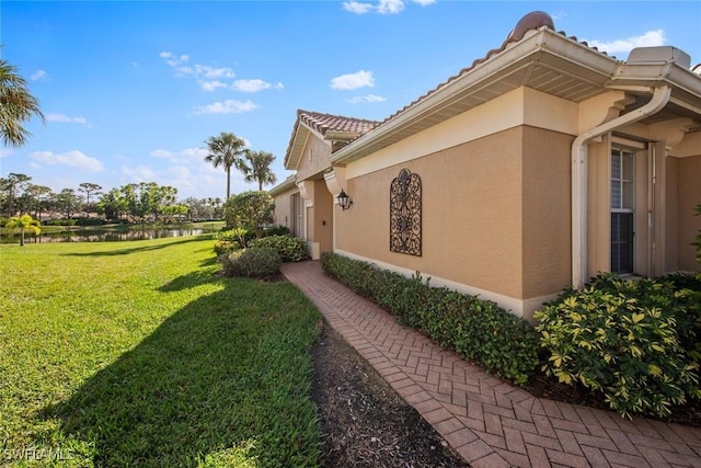 view of side of property featuring a yard