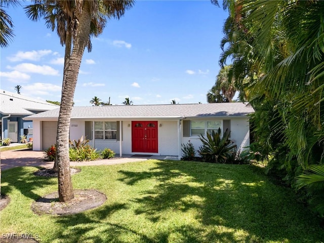 single story home with a front yard