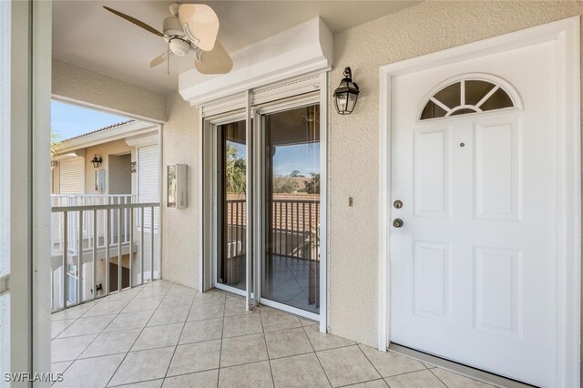 property entrance featuring ceiling fan