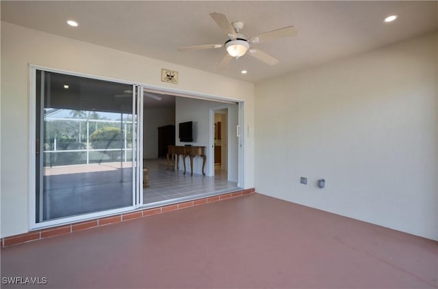 empty room with ceiling fan