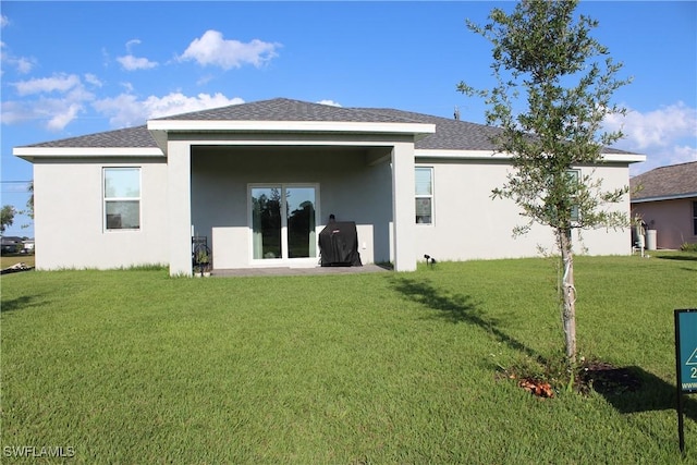 back of house featuring a yard