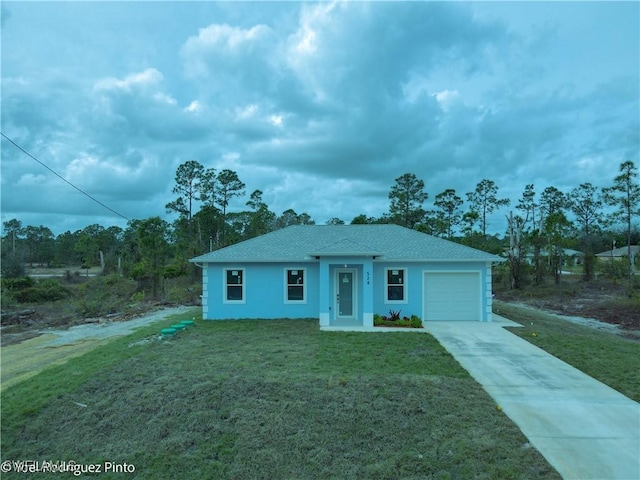 view of front facade featuring a garage and a front lawn