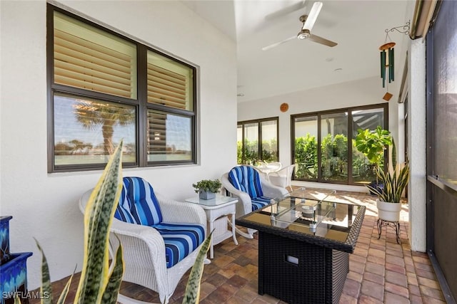 sunroom with ceiling fan