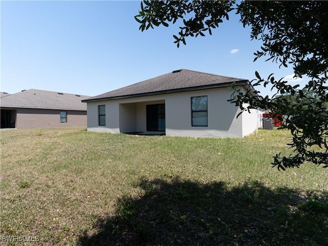 back of house featuring a yard