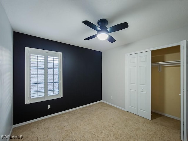 unfurnished bedroom with ceiling fan and a closet