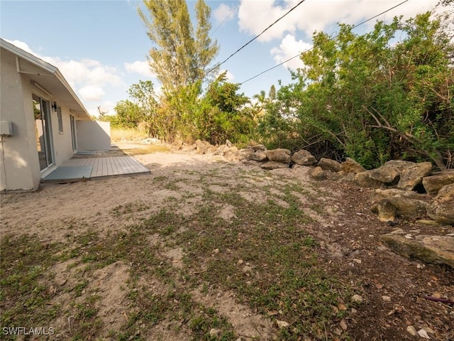 view of yard featuring a patio area