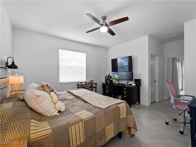 bedroom with ceiling fan