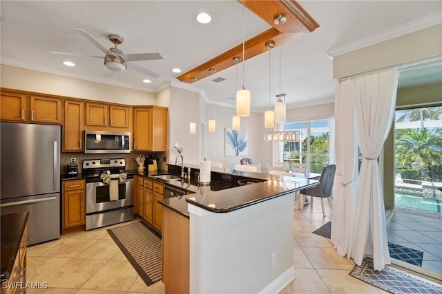 kitchen with sink, hanging light fixtures, ceiling fan, appliances with stainless steel finishes, and kitchen peninsula