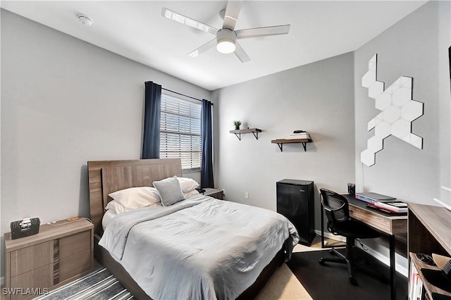 bedroom with ceiling fan