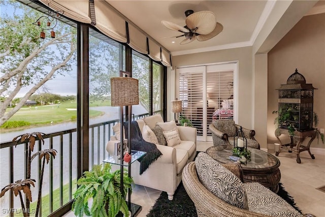 sunroom with ceiling fan