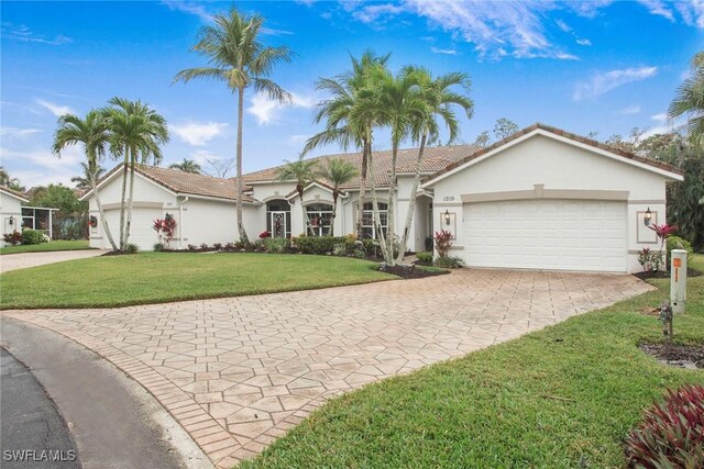 view of front of house featuring a front lawn and a garage