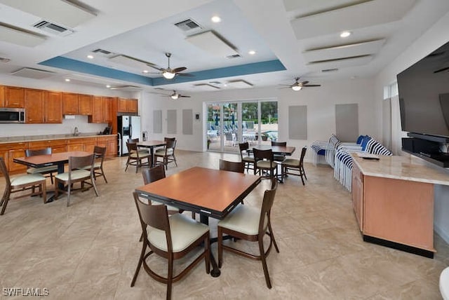 dining area featuring recessed lighting, visible vents, a tray ceiling, and a wall mounted AC