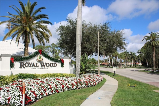 view of community / neighborhood sign