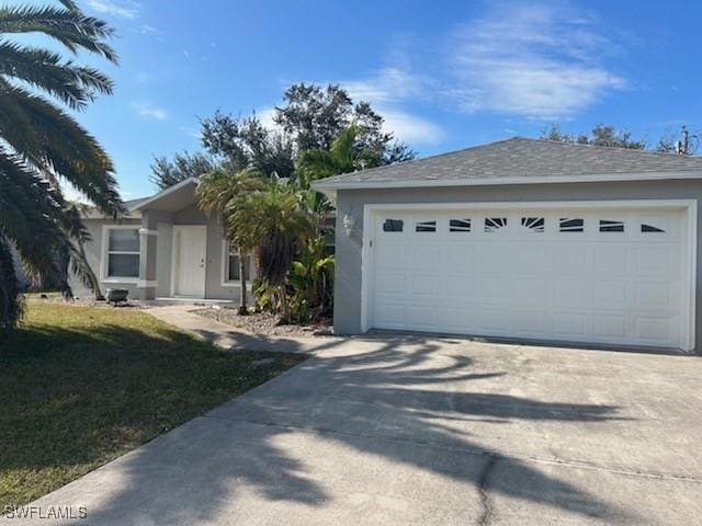 single story home with a front lawn