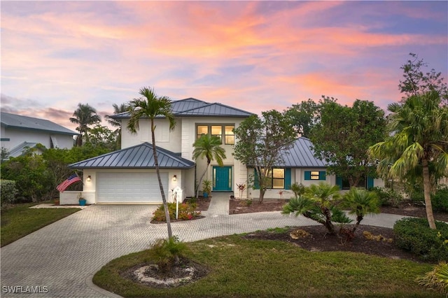 view of front of house featuring a lawn and a garage