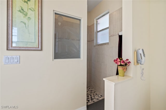 bathroom featuring tiled shower