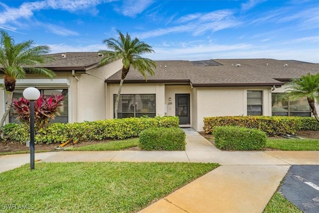 view of front of house with a front lawn