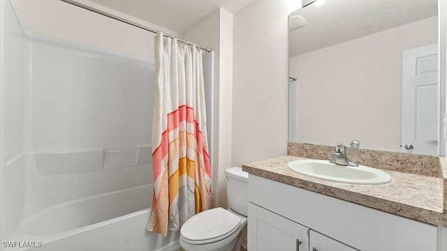 full bathroom featuring shower / bath combo with shower curtain, vanity, and toilet