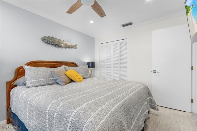 bedroom featuring ceiling fan, ornamental molding, light carpet, and a closet