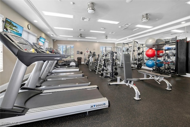 exercise room featuring ceiling fan