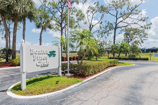 view of community / neighborhood sign