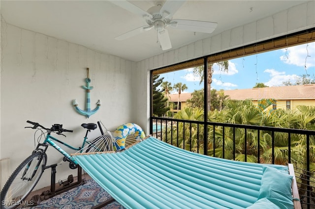 sunroom featuring ceiling fan