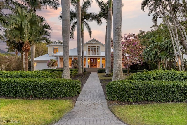 view of front of property featuring a balcony