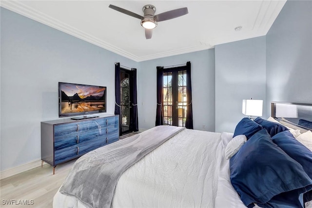 bedroom featuring ceiling fan, crown molding, and light hardwood / wood-style floors