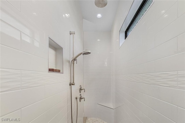 bathroom featuring tiled shower